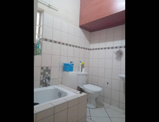 1 BEDROOM APARTMENT FOR SALE IN RUSTENBURG CENTRAL